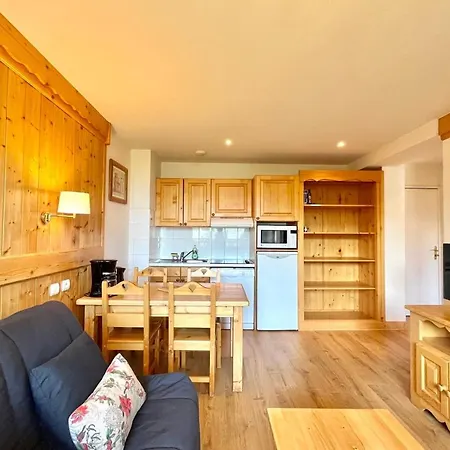 Cosy With Terrace 아파트